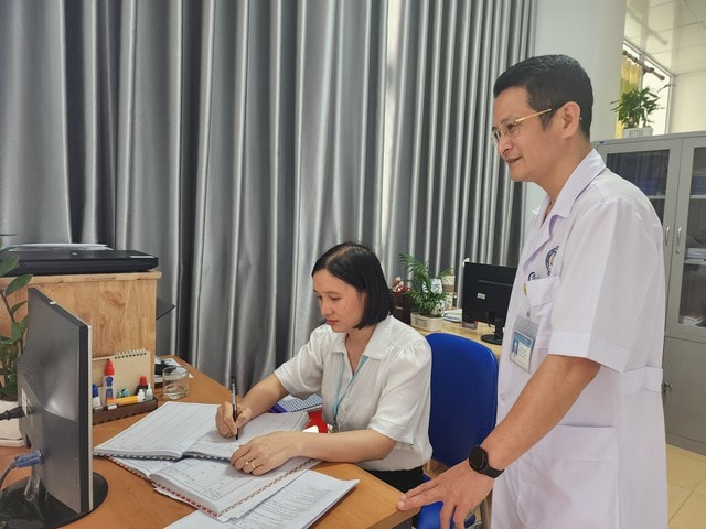 Quy trình 'một cửa' ở bệnh viện trên địa bàn phường giúp người dân khám nhanh, thủ tục gọn - Ảnh 4. Quy trình 'một cửa' ở bệnh viện trên địa bàn phường giúp người dân khám nhanh, thủ tục gọn - Ảnh 4.