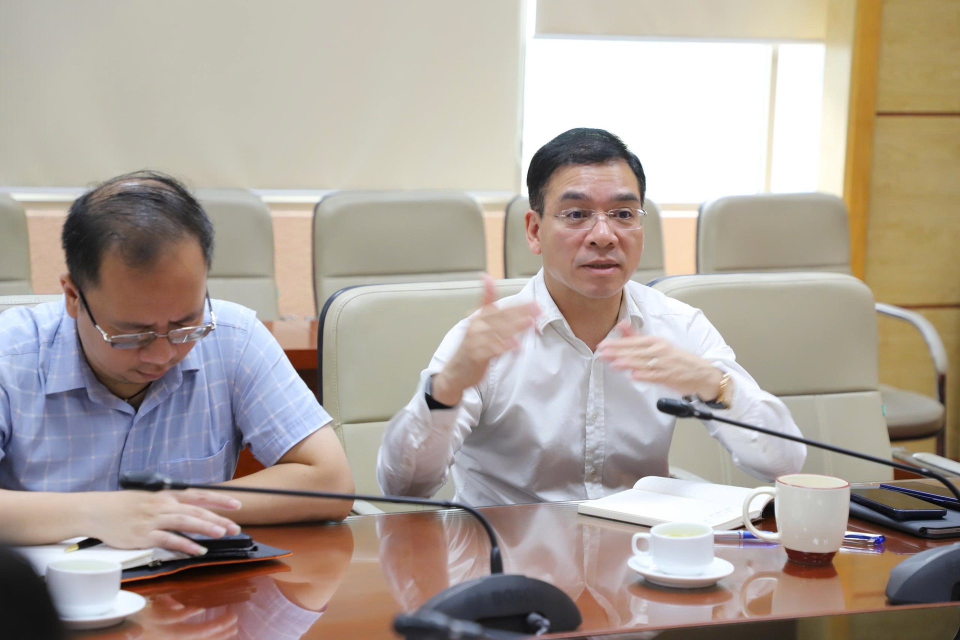 Thứ trưởng Nguyễn Tri Thức: Thúc đẩy tạo lập Sổ Sức khỏe điện tử, xây dựng hệ sinh thái dữ liệu y tế đồng bộ- Ảnh 2. Thứ trưởng Nguyễn Tri Thức: Thúc đẩy tạo lập Sổ Sức khỏe điện tử, xây dựng hệ sinh thái dữ liệu y tế đồng bộ- Ảnh 2.