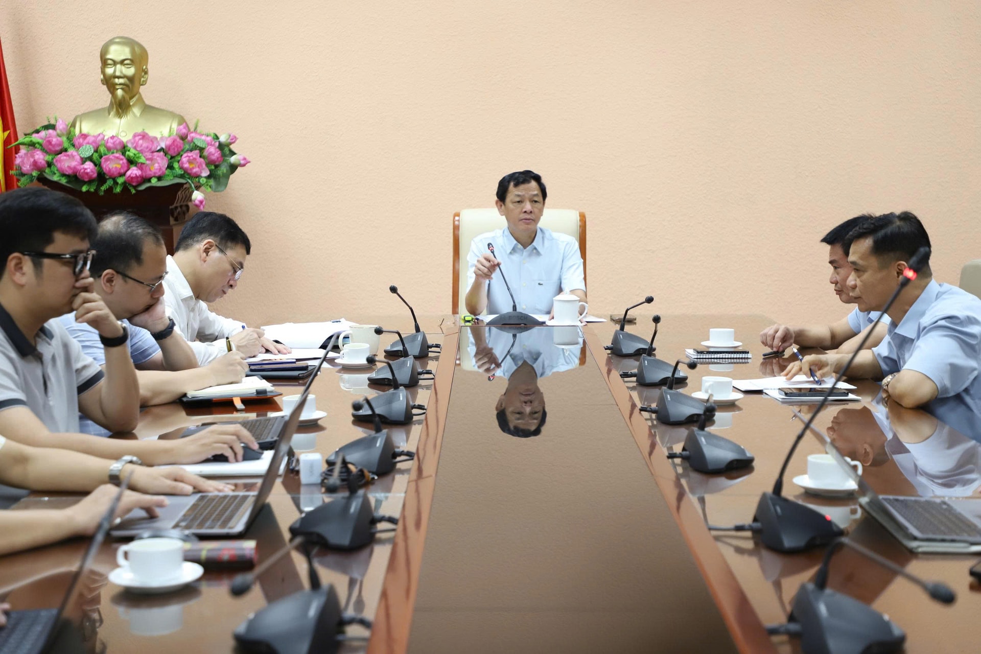 Thứ trưởng Nguyễn Tri Thức: Thúc đẩy tạo lập Sổ Sức khỏe điện tử, xây dựng hệ sinh thái dữ liệu y tế đồng bộ- Ảnh 4. Thứ trưởng Nguyễn Tri Thức: Thúc đẩy tạo lập Sổ Sức khỏe điện tử, xây dựng hệ sinh thái dữ liệu y tế đồng bộ- Ảnh 4.