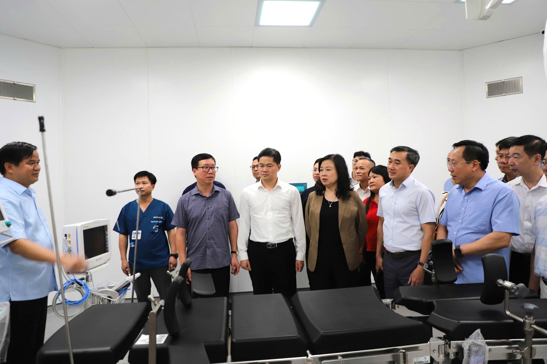 Bộ trưởng Đào Hồng Lan: Quyết tâm đưa Cơ sở 2 Bệnh viện Bạch Mai vào hoạt động cuối tháng 6- Ảnh 12. Bộ trưởng Đào Hồng Lan: Quyết tâm đưa Cơ sở 2 Bệnh viện Bạch Mai vào hoạt động cuối tháng 6- Ảnh 12.