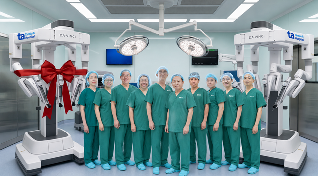 Bệnh viện Tâm Anh phẫu thuật hàng ngàn ca bằng robot hiện đại, vận hành Robot Da Vinci Xi thứ 2- Ảnh 1.