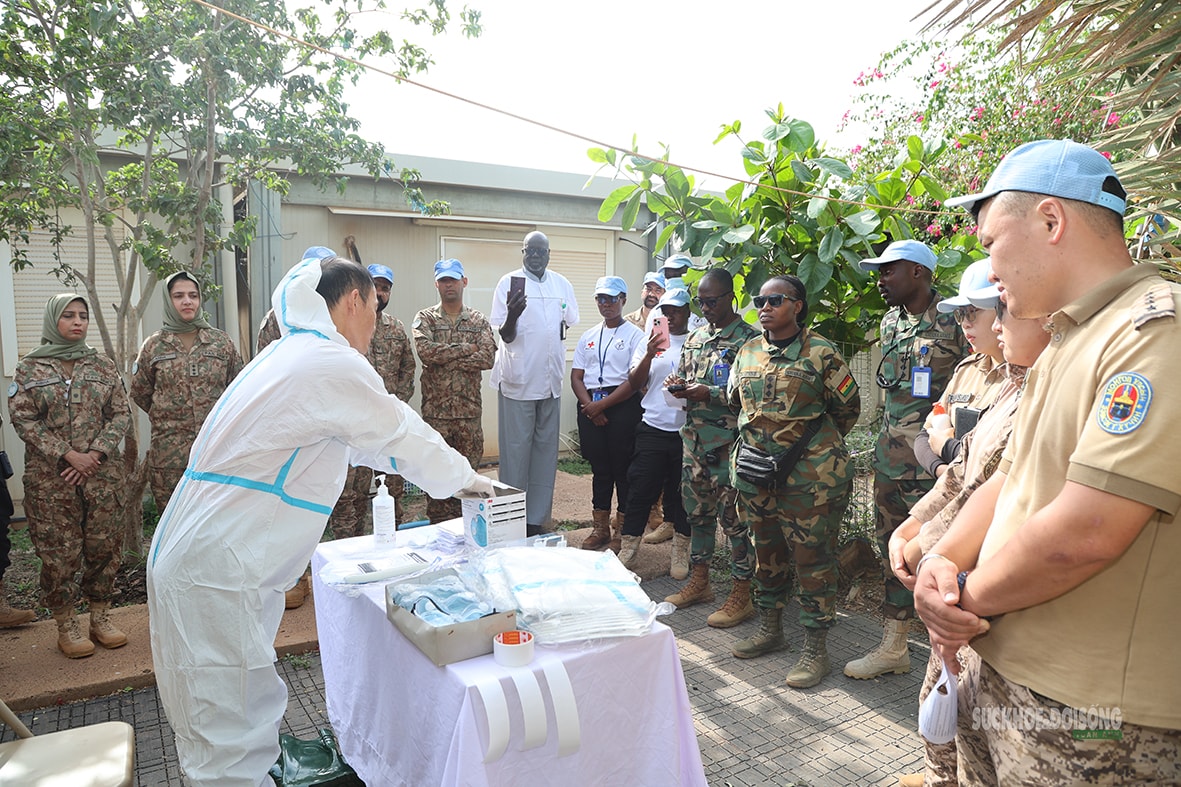 Bệnh viện Dã chiến 2.7 Việt Nam diễn tập ứng phó nguy cơ dịch Ebola tại Nam Sudan - Ảnh 5. Bệnh viện Dã chiến 2.7 Việt Nam diễn tập ứng phó nguy cơ dịch Ebola tại Nam Sudan - Ảnh 5.