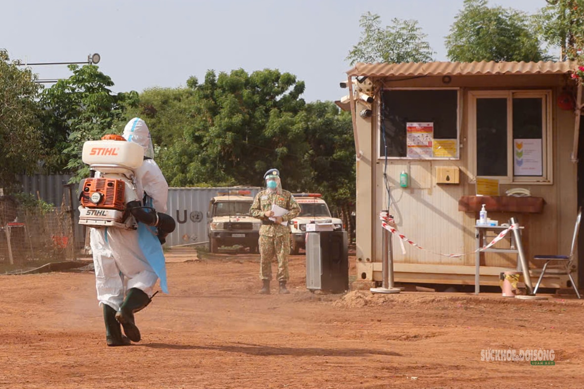 Bệnh viện Dã chiến 2.7 Việt Nam diễn tập ứng phó nguy cơ dịch Ebola tại Nam Sudan - Ảnh 3. Bệnh viện Dã chiến 2.7 Việt Nam diễn tập ứng phó nguy cơ dịch Ebola tại Nam Sudan - Ảnh 3.