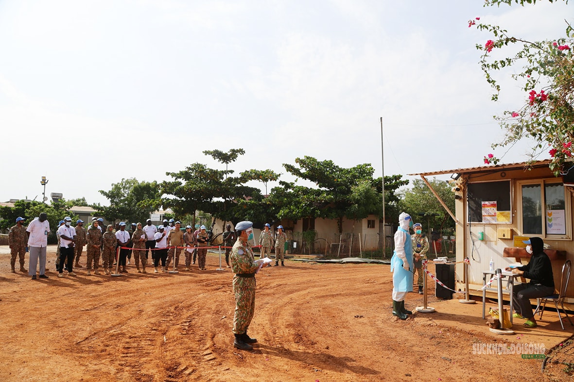 Bệnh viện Dã chiến 2.7 Việt Nam diễn tập ứng phó nguy cơ dịch Ebola tại Nam Sudan - Ảnh 2. Bệnh viện Dã chiến 2.7 Việt Nam diễn tập ứng phó nguy cơ dịch Ebola tại Nam Sudan - Ảnh 2.