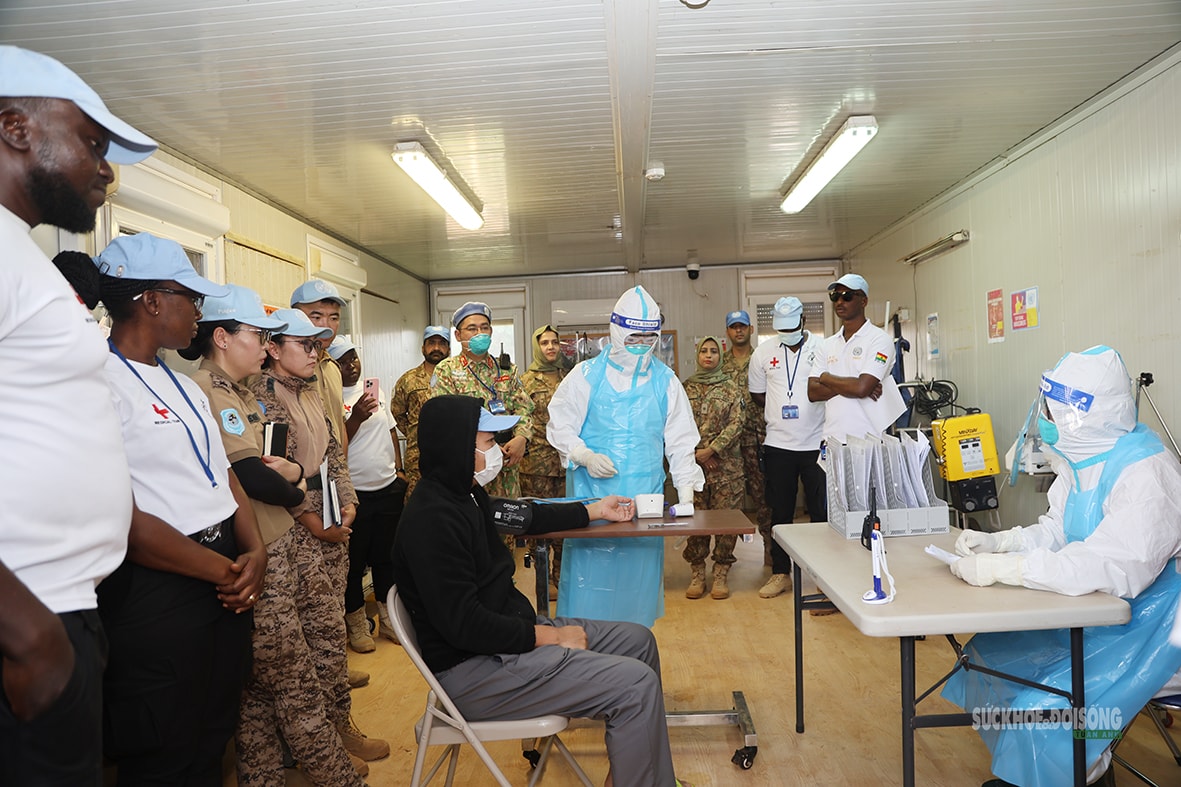 Bệnh viện Dã chiến 2.7 Việt Nam diễn tập ứng phó nguy cơ dịch Ebola tại Nam Sudan - Ảnh 4. Bệnh viện Dã chiến 2.7 Việt Nam diễn tập ứng phó nguy cơ dịch Ebola tại Nam Sudan - Ảnh 4.