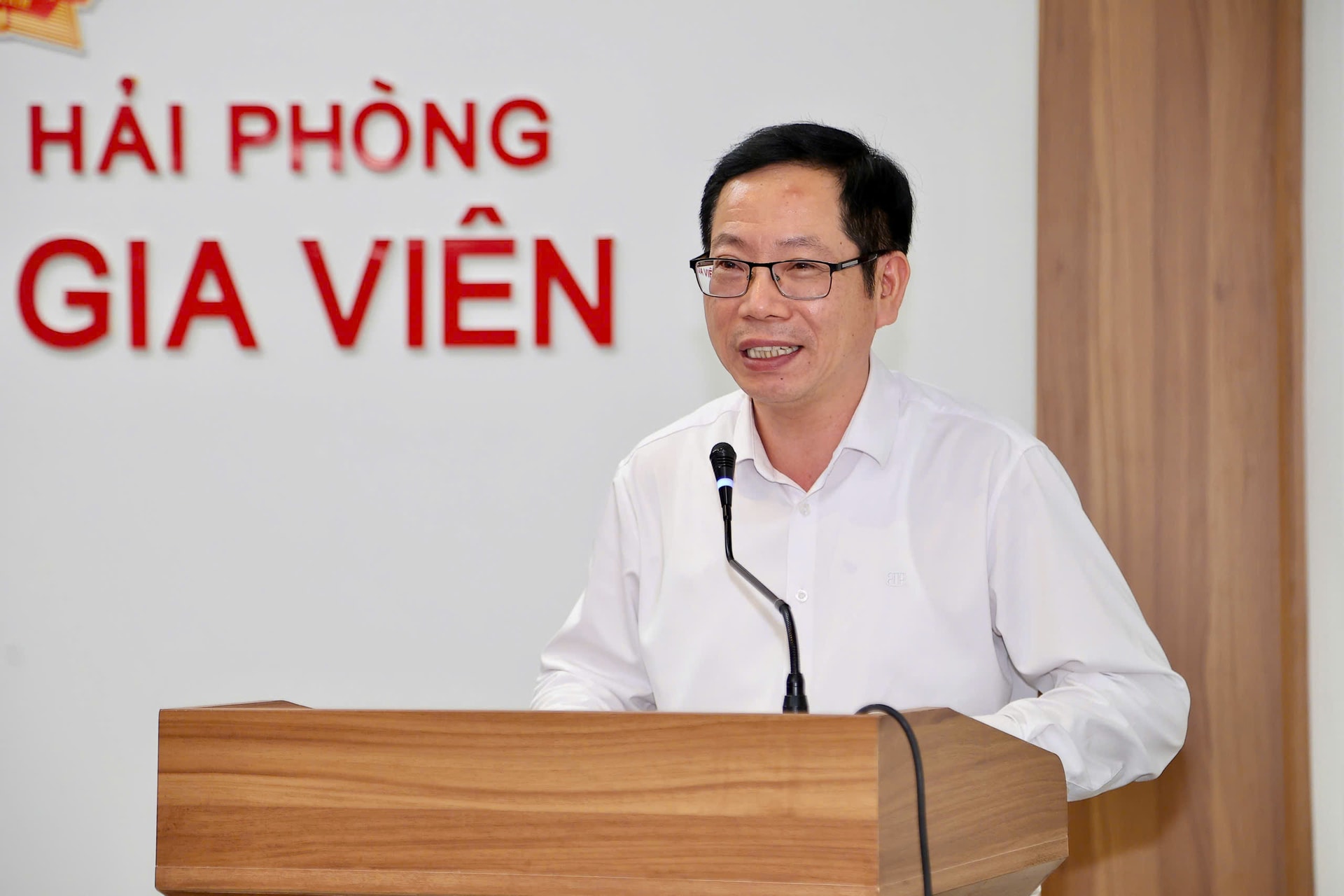 Dũng cảm cứu người trong đêm, nam thanh niên Hải Phòng được Thủ tướng tặng bằng khen - Ảnh 2.