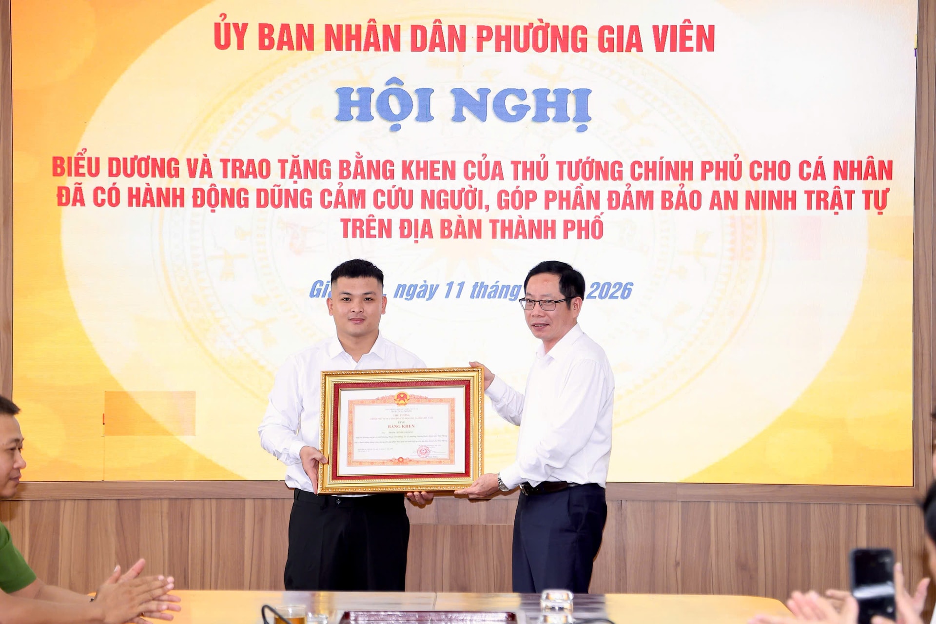Dũng cảm cứu người trong đêm, nam thanh niên Hải Phòng được Thủ tướng tặng bằng khen - Ảnh 1.