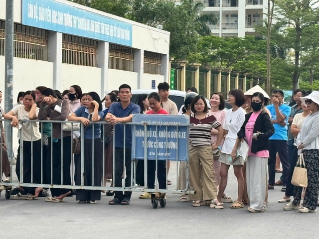 Những khoảng khắc đẹp trong ngày đầu thi tốt nghiệp THPT tại Quảng Ninh- Ảnh 6.