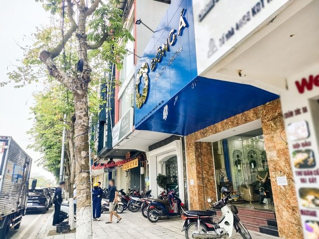 Khởi tố đường dây giả bác sĩ thẩm mỹ: Học hết lớp 9, làm shipper vẫn tham gia điều trị cho khách- Ảnh 2. Khởi tố đường dây giả bác sĩ thẩm mỹ: Học hết lớp 9, làm shipper vẫn tham gia điều trị cho khách- Ảnh 2.