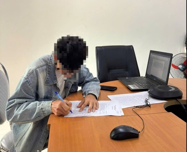 Xử phạt nam thanh niên đăng ảnh giả mạo CSGT kèm lời 'chuẩn bị đi bắt xe'- Ảnh 1. Xử phạt nam thanh niên đăng ảnh giả mạo CSGT kèm lời 'chuẩn bị đi bắt xe'- Ảnh 1.