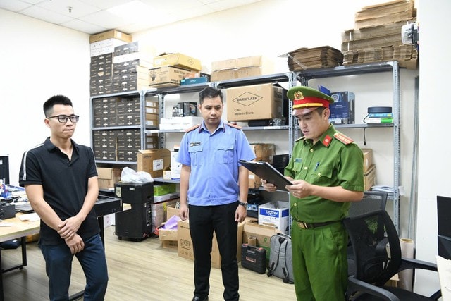 Lần đầu khởi tố hình sự vụ cài Windows, Office không bản quyền tại Việt Nam - Ảnh 2.