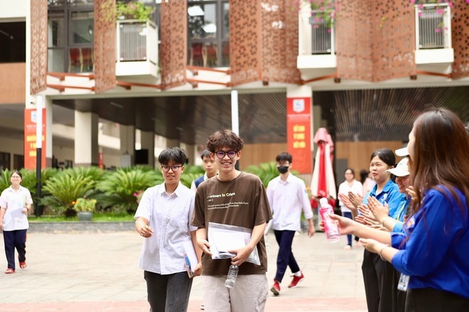 Thí sinh nói gì sau bài thi Ngữ văn kỳ thi tốt nghiệp THPT 2026 sáng nay?- Ảnh 1.