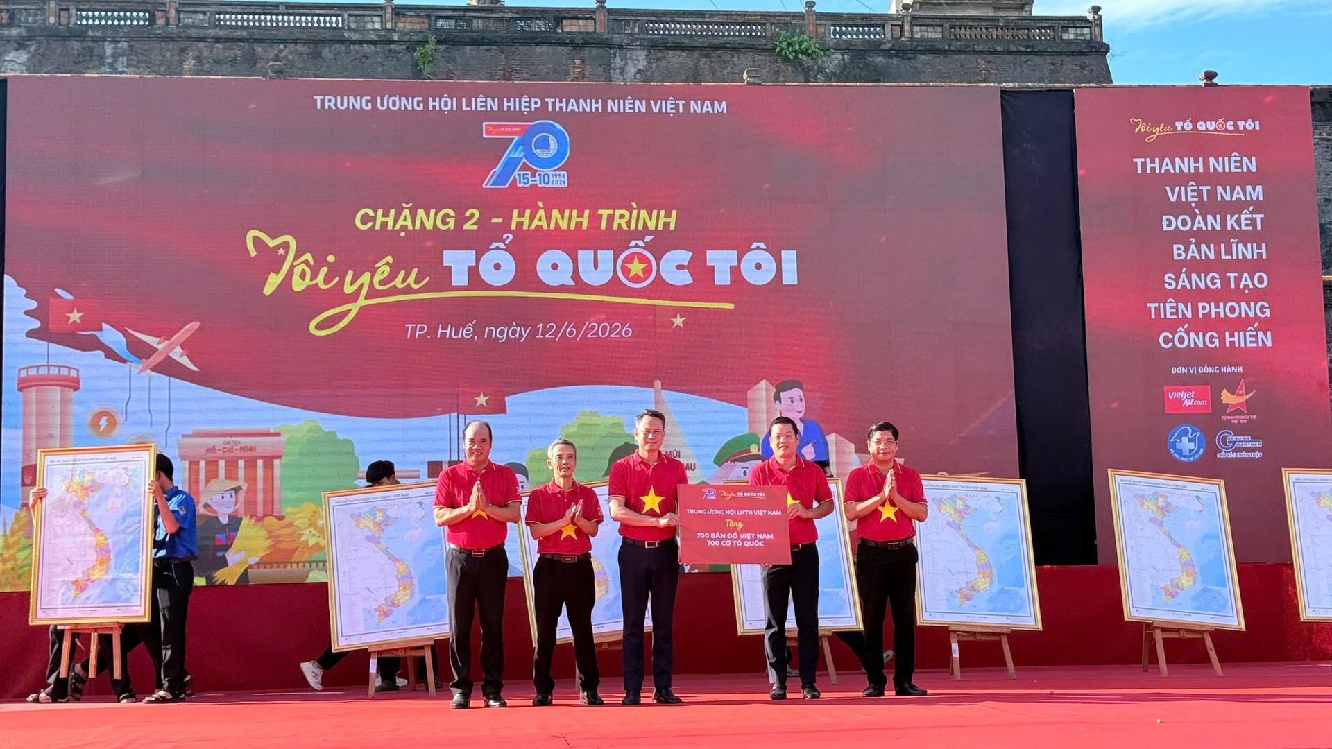 Hơn 2.000 thanh niên đồng diễn ấn tượng, khởi động chặng 2 - Hành trình 'Tôi yêu Tổ quốc tôi' tại Huế- Ảnh 7. Hơn 2.000 thanh niên đồng diễn ấn tượng, khởi động chặng 2 - Hành trình 'Tôi yêu Tổ quốc tôi' tại Huế- Ảnh 7.