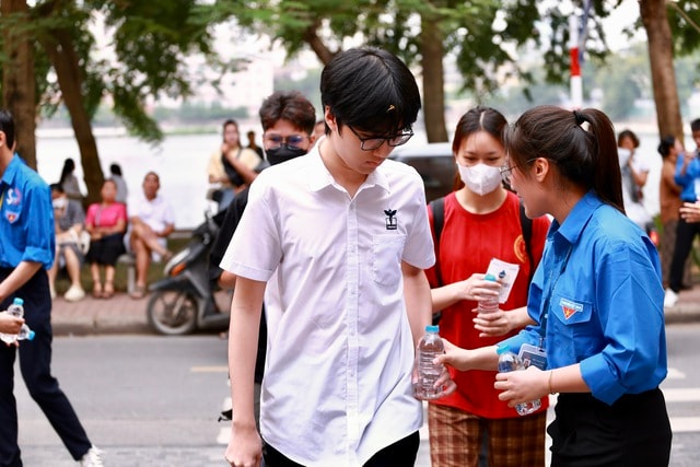 Sáng nay, hơn 1,2 triệu thí sinh thi tốt nghiệp THPT ngày cuối- Ảnh 1.