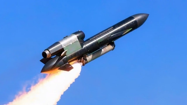 Tên lửa nội địa của Ukraine khiến Tomahawk Mỹ cũng phải 'lép vế'- Ảnh 1. Tên lửa nội địa của Ukraine khiến Tomahawk Mỹ cũng phải 'lép vế'- Ảnh 1.