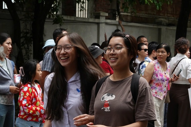 Về đích bài thi cuối Kỳ thi THPT 2026, sĩ tử tự tin chắc suất đại học- Ảnh 6. Về đích bài thi cuối Kỳ thi THPT 2026, sĩ tử tự tin chắc suất đại học- Ảnh 6.
