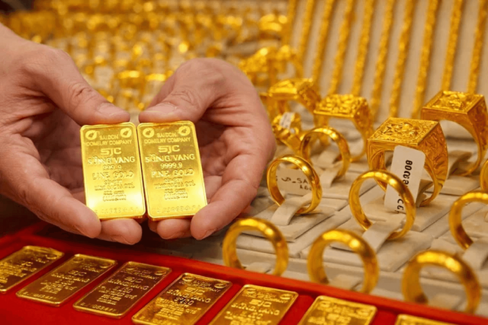 Giá vàng thế giới hôm nay giảm, trong nước tăng mạnh. (Ảnh minh họa)