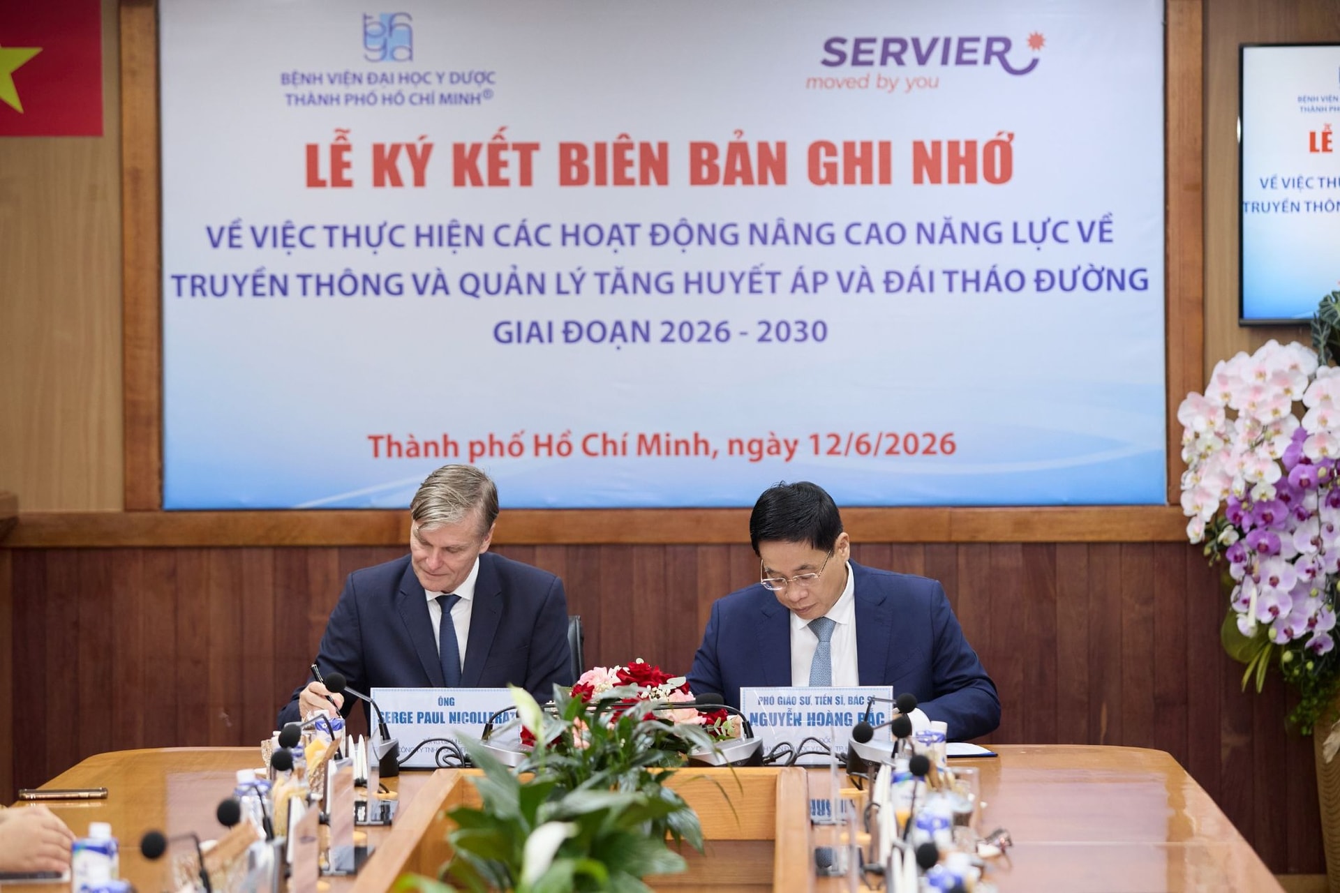 Bệnh viện Đại học Y Dược TP. Hồ Chí Minh và Servier Việt Nam ký kết biên bản ghi nhớ hợp tác nâng cao năng lực truyền thông và quản lý tăng huyết áp, đái tháo đường giai đoạn 2026 – 2030- Ảnh 3. Bệnh viện Đại học Y Dược TP. Hồ Chí Minh và Servier Việt Nam ký kết biên bản ghi nhớ hợp tác nâng cao năng lực truyền thông và quản lý tăng huyết áp, đái tháo đường giai đoạn 2026 – 2030- Ảnh 3.