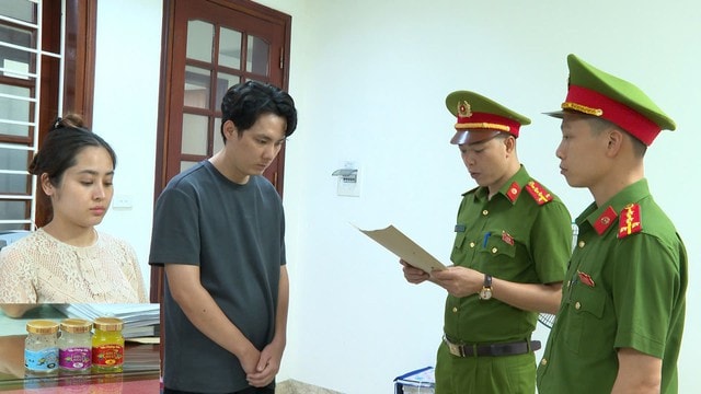 Cận cảnh kho hàng 15 tấn hũ yến giả của đối tượng 9X chuyên livestream lừa khách- Ảnh 9.