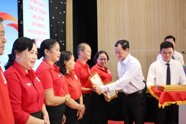 Thứ trưởng Nguyễn Tri Thức: Máu là ‘hơi thở’ của điều trị, giữ nhịp sống cho hàng triệu người bệnh- Ảnh 3. Thứ trưởng Nguyễn Tri Thức: Máu là ‘hơi thở’ của điều trị, giữ nhịp sống cho hàng triệu người bệnh- Ảnh 3.