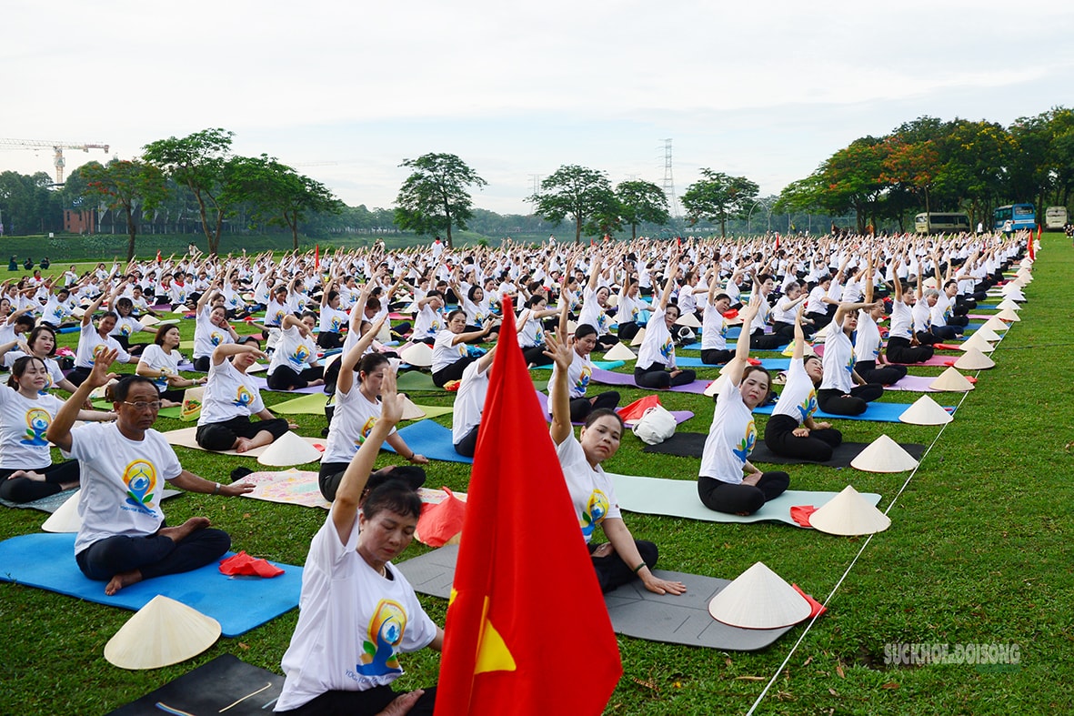 Hà Nội tổ chức ngày Quốc tế Yoga 2026 với 1 . 500 Người đồng diễn tại Công viên Yên Sở - Ảnh 10. Hà Nội tổ chức ngày Quốc tế Yoga 2026 với 1 . 500 Người đồng diễn tại Công viên Yên Sở - Ảnh 10.