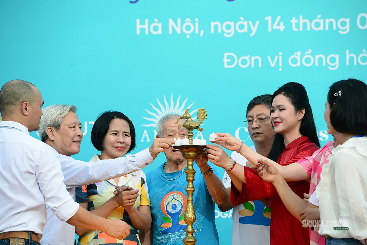 Hà Nội tổ chức ngày Quốc tế Yoga 2026 với 1 . 500 Người đồng diễn tại Công viên Yên Sở - Ảnh 1. Hà Nội tổ chức ngày Quốc tế Yoga 2026 với 1 . 500 Người đồng diễn tại Công viên Yên Sở - Ảnh 1.