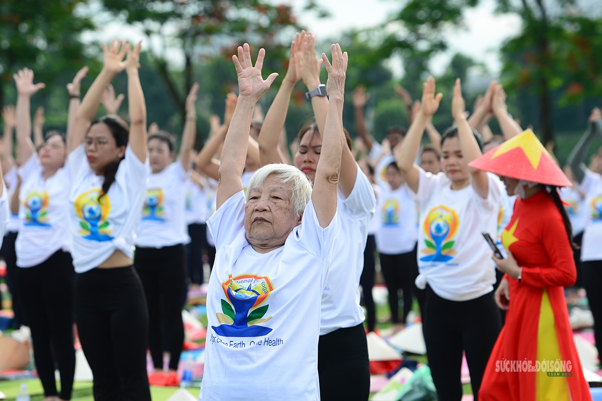 Hà Nội tổ chức ngày Quốc tế Yoga 2026 với 1 . 500 Người đồng diễn tại Công viên Yên Sở - Ảnh 4. Hà Nội tổ chức ngày Quốc tế Yoga 2026 với 1 . 500 Người đồng diễn tại Công viên Yên Sở - Ảnh 4.