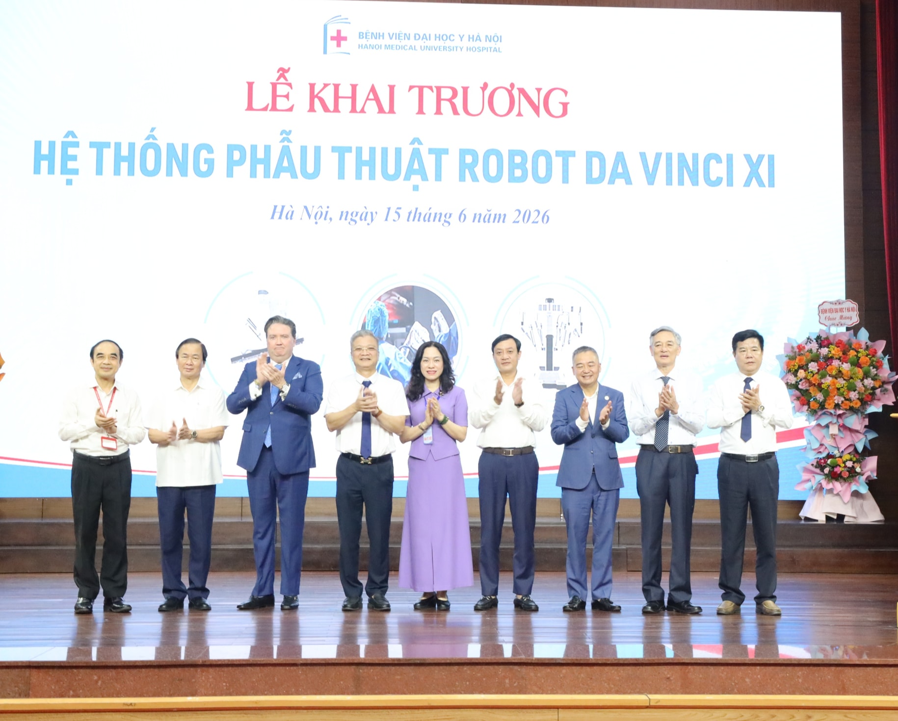 Đưa robot Da Vinci Xi vào hoạt động, thêm cơ hội tiếp cận kỹ thuật cao cho người bệnh tại BV Đại học Y Hà Nội - Ảnh 4.