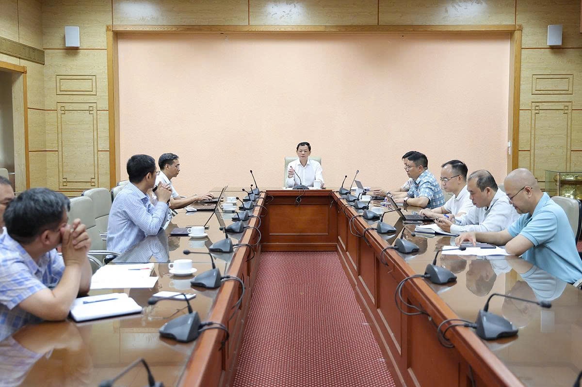 Thứ trưởng Nguyễn Tri Thức yêu cầu đẩy nhanh tiến độ triển khai bệnh án điện tử và cơ sở dữ liệu y tế- Ảnh 5.