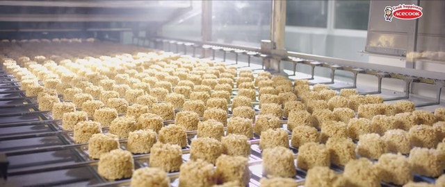 Có gì bên trong quy trình sản xuất mì ăn liền tại Acecook Việt Nam?- Ảnh 1. Có gì bên trong quy trình sản xuất mì ăn liền tại Acecook Việt Nam?- Ảnh 1.