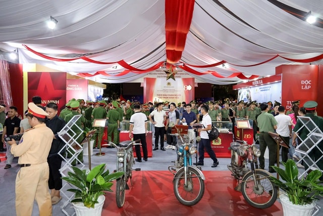 Vinamilk mang đến những trạm tiếp năng lượng giữa Gala 'Tổ quốc bình yên'- Ảnh 2.