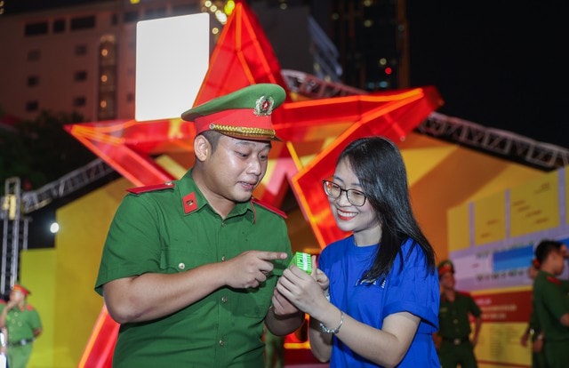Vinamilk mang đến những trạm tiếp năng lượng giữa Gala 'Tổ quốc bình yên'- Ảnh 6.