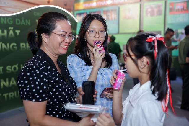 Vinamilk mang đến những trạm tiếp năng lượng giữa Gala 'Tổ quốc bình yên'- Ảnh 7.