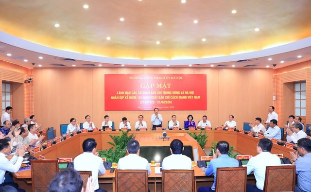 Hà Nội gặp mặt lãnh đạo các cơ quan báo chí nhân 101 năm Ngày Báo chí Cách mạng Việt Nam- Ảnh 1. Hà Nội gặp mặt lãnh đạo các cơ quan báo chí nhân 101 năm Ngày Báo chí Cách mạng Việt Nam- Ảnh 1.