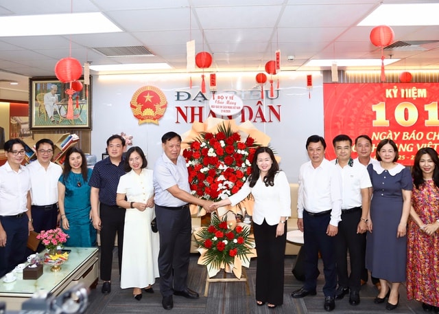 Thứ trưởng Đỗ Xuân Tuyên thăm, chúc mừng các cơ quan báo chí nhân Kỷ niệm 101 năm Ngày Báo chí Cách mạng Việt Nam- Ảnh 2. Thứ trưởng Đỗ Xuân Tuyên thăm, chúc mừng các cơ quan báo chí nhân Kỷ niệm 101 năm Ngày Báo chí Cách mạng Việt Nam- Ảnh 2.