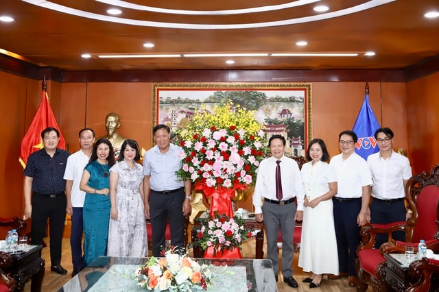 Thứ trưởng Đỗ Xuân Tuyên thăm, chúc mừng các cơ quan báo chí nhân Kỷ niệm 101 năm Ngày Báo chí Cách mạng Việt Nam- Ảnh 3. Thứ trưởng Đỗ Xuân Tuyên thăm, chúc mừng các cơ quan báo chí nhân Kỷ niệm 101 năm Ngày Báo chí Cách mạng Việt Nam- Ảnh 3.