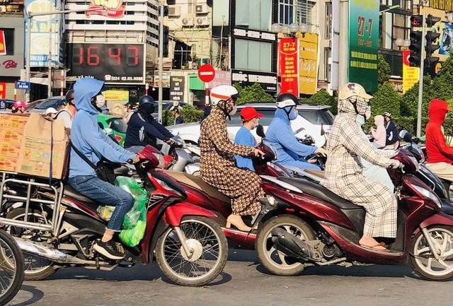 Miền Trung nắng nóng gay gắt kéo dài trên 39 độ C - Ảnh 1.