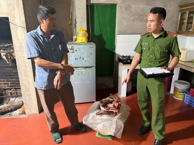 Chở chuối đi trồng bị đàn dê ăn mất lá chuối, người đàn ông bắt trộm dê về làm thịt - Ảnh 2.