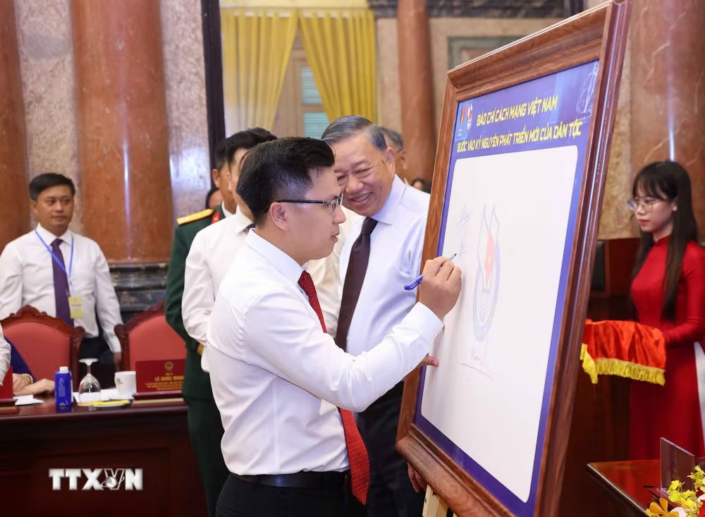 Tổng Bí thư, Chủ tịch nước Tô Lâm: Báo chí phải bám sát thực tiễn, tôn trọng sự thật, lấy lợi ích của nhân dân làm điểm xuất phát- Ảnh 4. Tổng Bí thư, Chủ tịch nước Tô Lâm: Báo chí phải bám sát thực tiễn, tôn trọng sự thật, lấy lợi ích của nhân dân làm điểm xuất phát- Ảnh 4.
