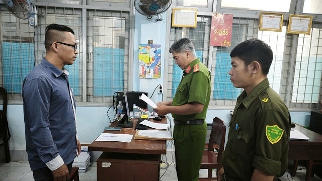Bắt đối tượng có hành vi hiếp dâm thiếu nữ khi đang ở nhà bạn trai - Ảnh 2.