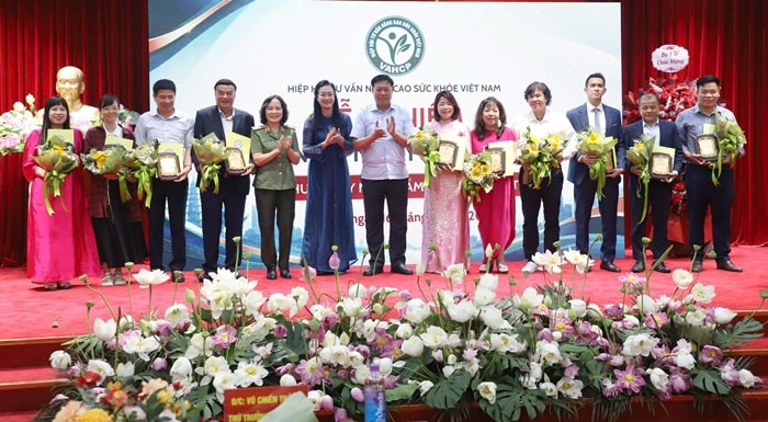 Thứ trưởng Đỗ Xuân Tuyên: VAHCP tiếp tục đồng hành cùng ngành y tế vì sức khỏe người dân- Ảnh 4. Thứ trưởng Đỗ Xuân Tuyên: VAHCP tiếp tục đồng hành cùng ngành y tế vì sức khỏe người dân- Ảnh 4.