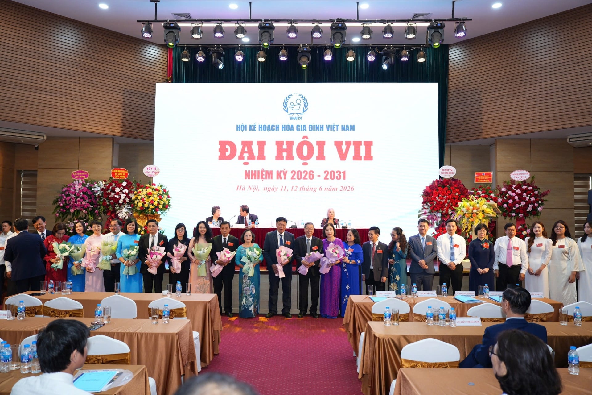 Thứ trưởng Bộ Y tế, tân Chủ tịch Hội KHHGĐ Việt Nam: 'Tập trung triển khai các chính sách nâng cao chất lượng dân số toàn diện và bền vững'- Ảnh 2. Thứ trưởng Bộ Y tế, tân Chủ tịch Hội KHHGĐ Việt Nam: 'Tập trung triển khai các chính sách nâng cao chất lượng dân số toàn diện và bền vững'- Ảnh 2.