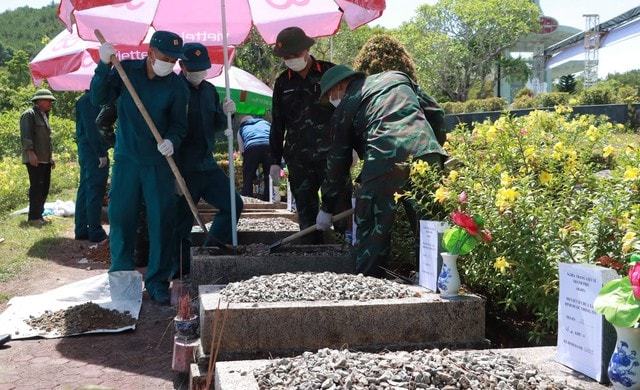 Huế triển khai lấy mẫu, số hóa thông tin 1.456 hài cốt liệt sĩ- Ảnh 1.