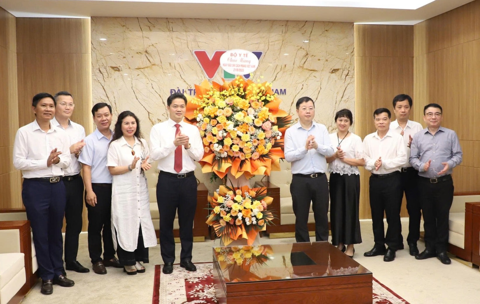 Thứ trưởng Thường trực Bộ Y tế Vũ Mạnh Hà chúc mừng các cơ quan báo chí, truyền hình nhân 101 năm Ngày Báo chí Cách mạng Việt Nam - Ảnh 1.