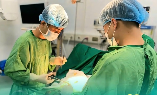 Cứu sống bệnh nhân sốc mất máu do đa chấn thương bụng sau tai nạn giao thông - Ảnh 1.