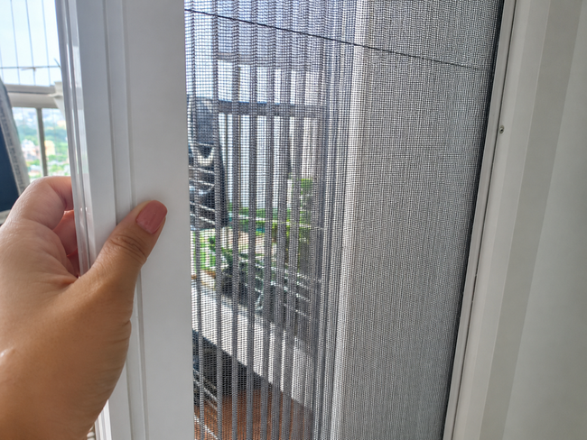 Chi hàng triệu đồng lắp lưới chống côn trùng, nhiều gia đình mạnh tay đầu tư- Ảnh 1.