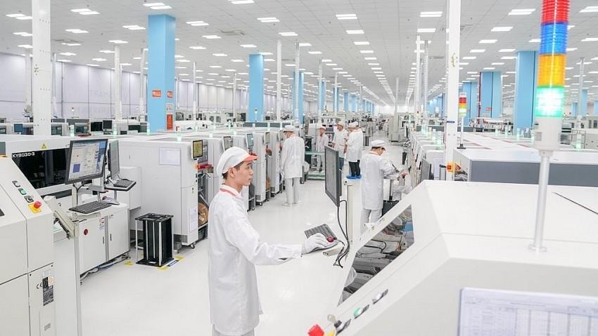 Sản xuất linh kiện điện tử phục vụ hạ tầng AI đang là động lực tăng trưởng xuất khẩu chính của Việt Nam.