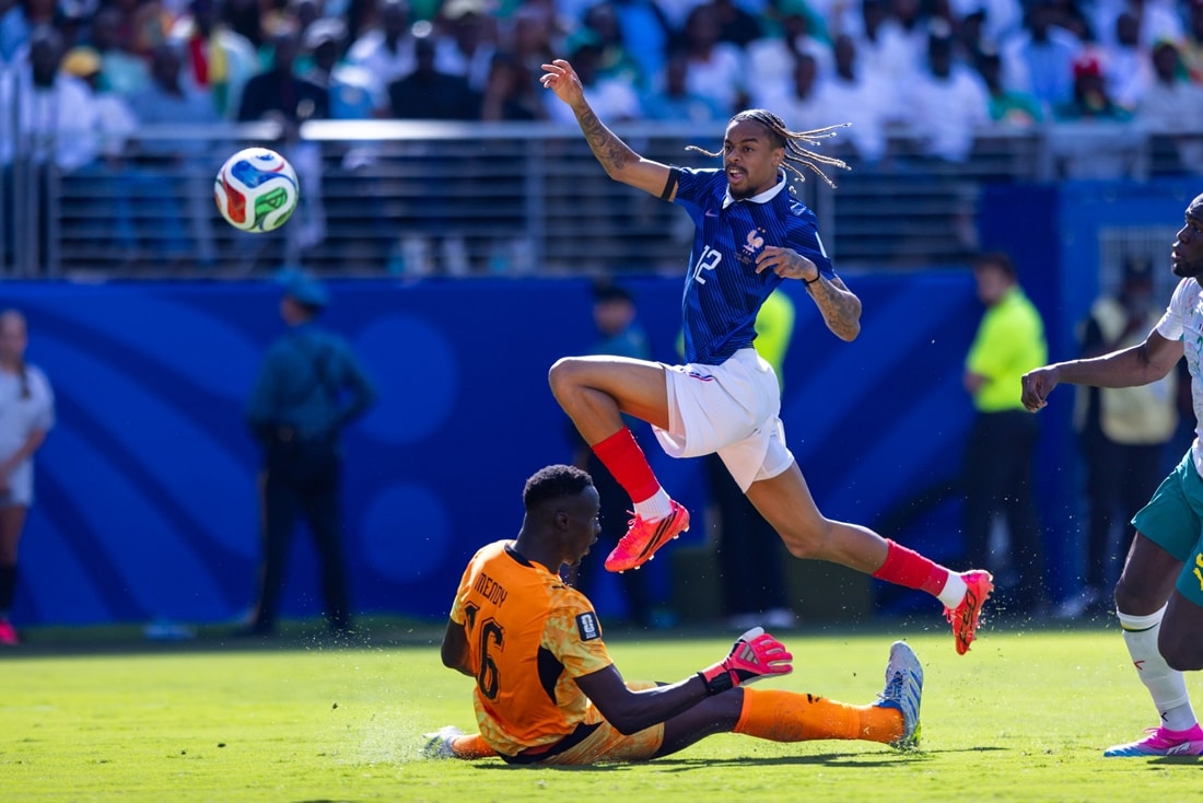 Pha ghi bàn đẳng cấp của Bradley Barcola trước Senegal.