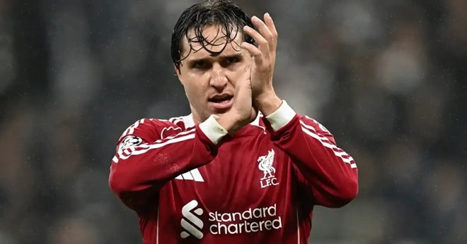 Federico Chiesa trong màu áo Liverpool