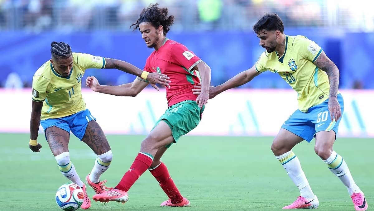 Ayyoub Bouaddi thi đấu chững chạc trước ĐT Brazil.